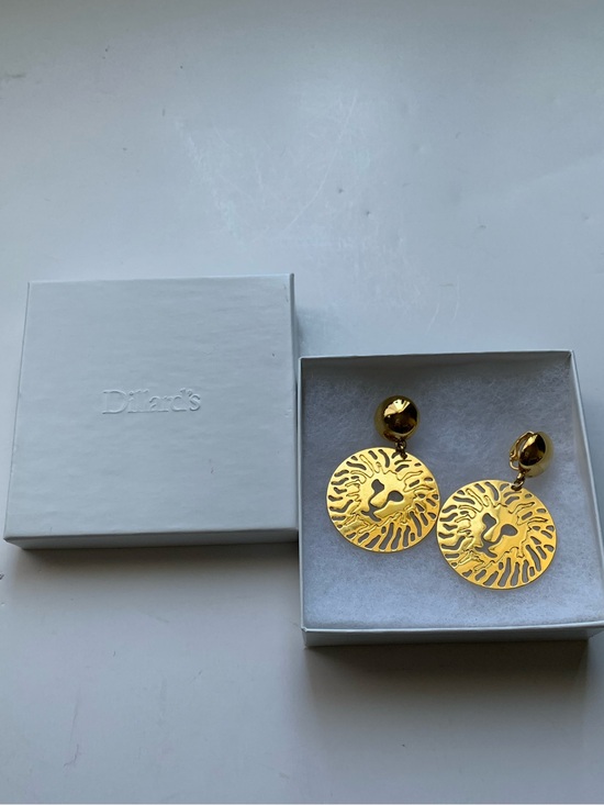 Dillards Jewelry - VTG ✨80s Dillard's Lion Head  Eearrings - Gold Tone Cutout - Original Box